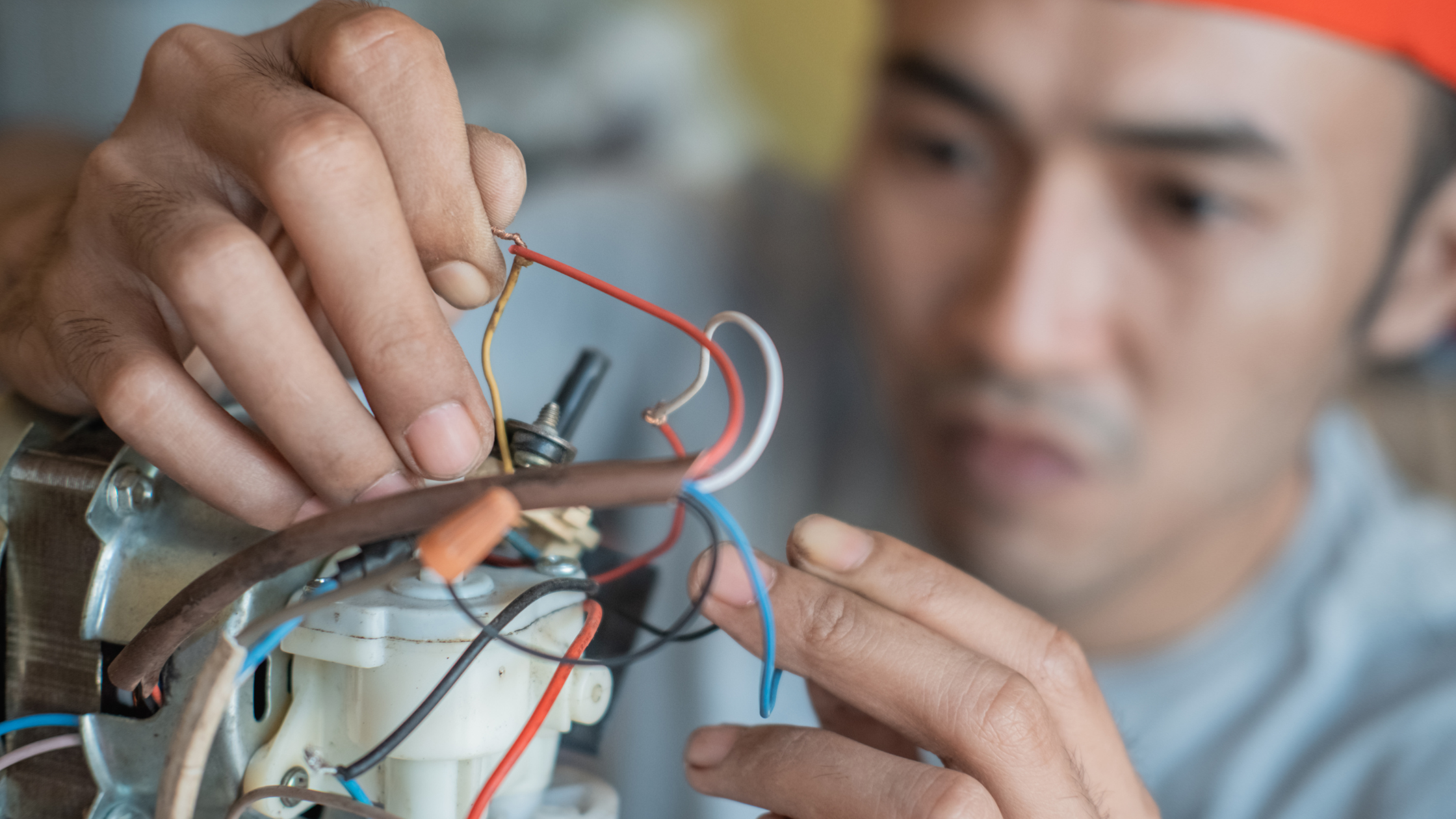  Practicing with training equipment before handling real electrical installations is crucial for safety, practical learning and skill development in electrical engineering.